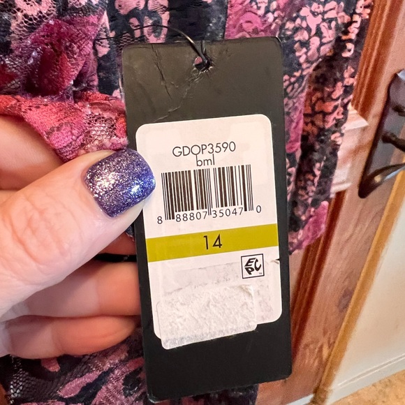 NWT GUESS DRESS - Picture 4 of 12